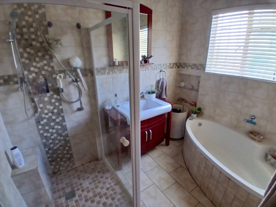 5 Bedroom Property for Sale in Kuruman Northern Cape